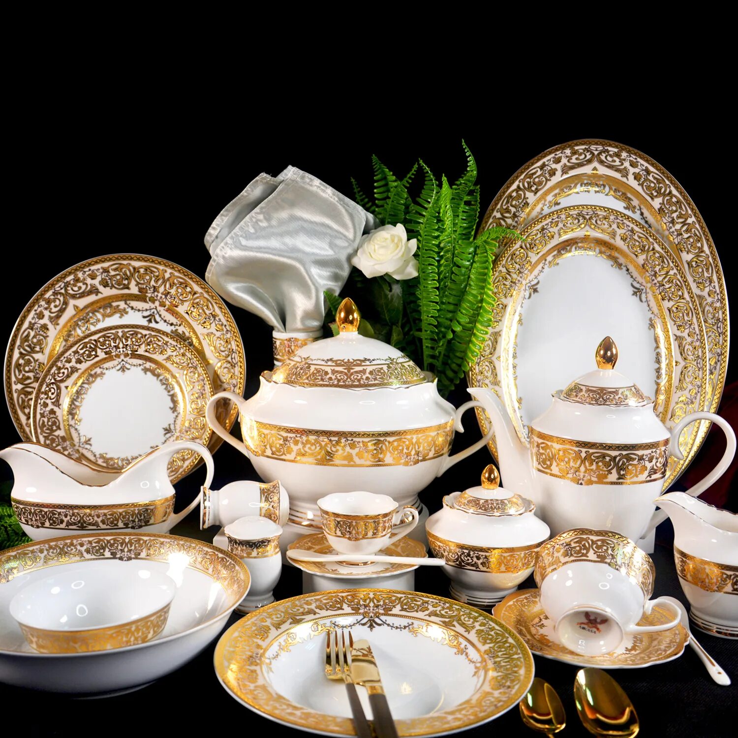 Золотистая посуда. Золотая посуда. Посуда с золотом. Красивая посуда. Красивый сервиз столовый.