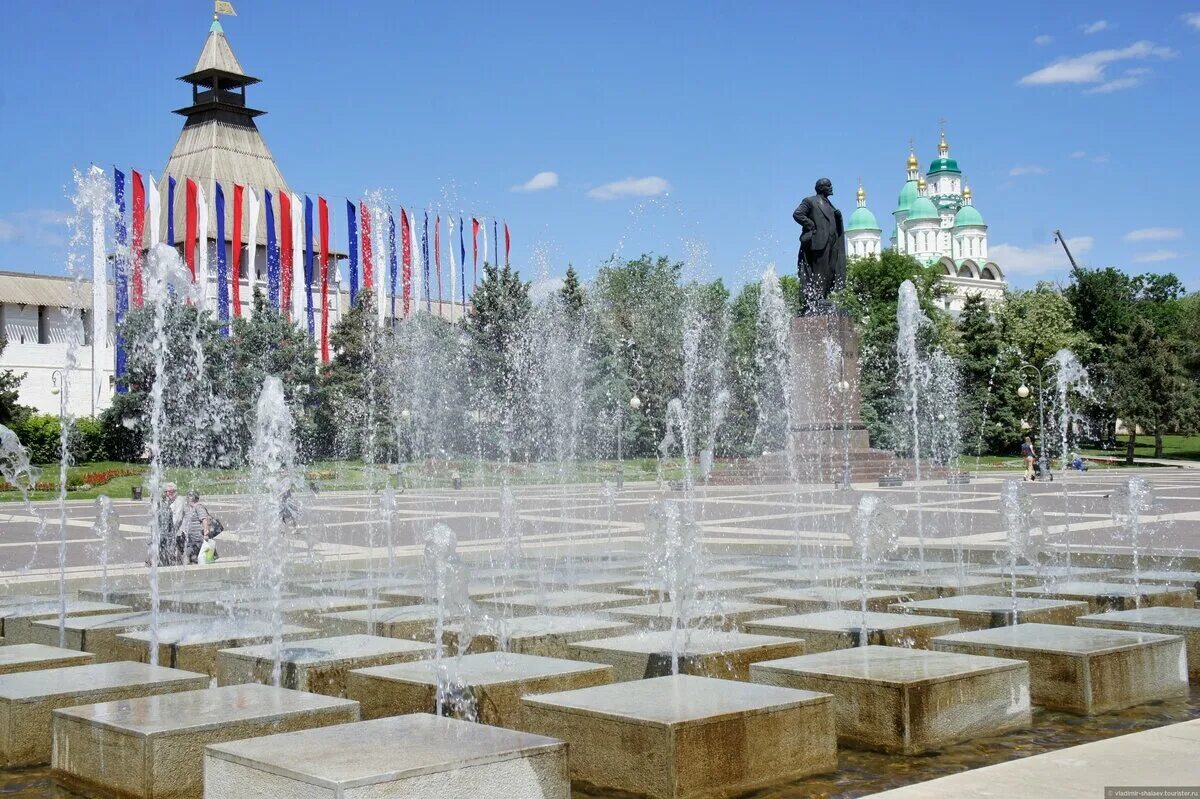 Какие в астрахани места. Площадь Ленина Астрахань. Астрахань достопримечательности города. Астрахань площадь города. Достромичательности Астрахани.