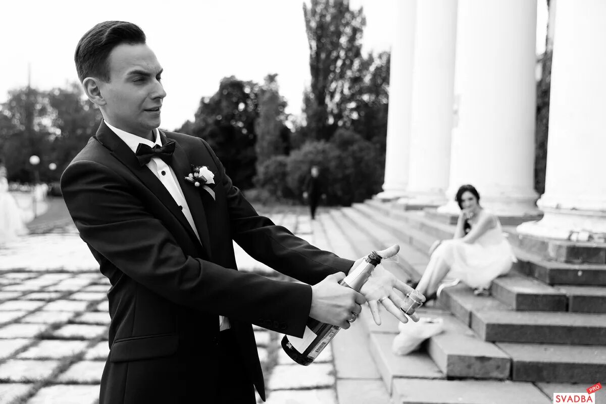 Свадьба пела. Жених слушать. Жених и невеста суеверие. Мужской свадебный образ. Жених.