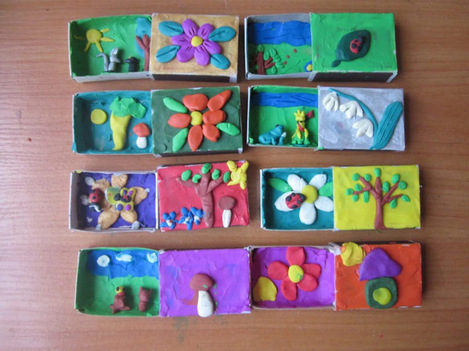 Поделки из пластилина в коробке. Малахитовая шкатулка пластилин. Лепка из спичечного коробка. Сделать коробку из пластилина. Коробка подарок из пластилина.