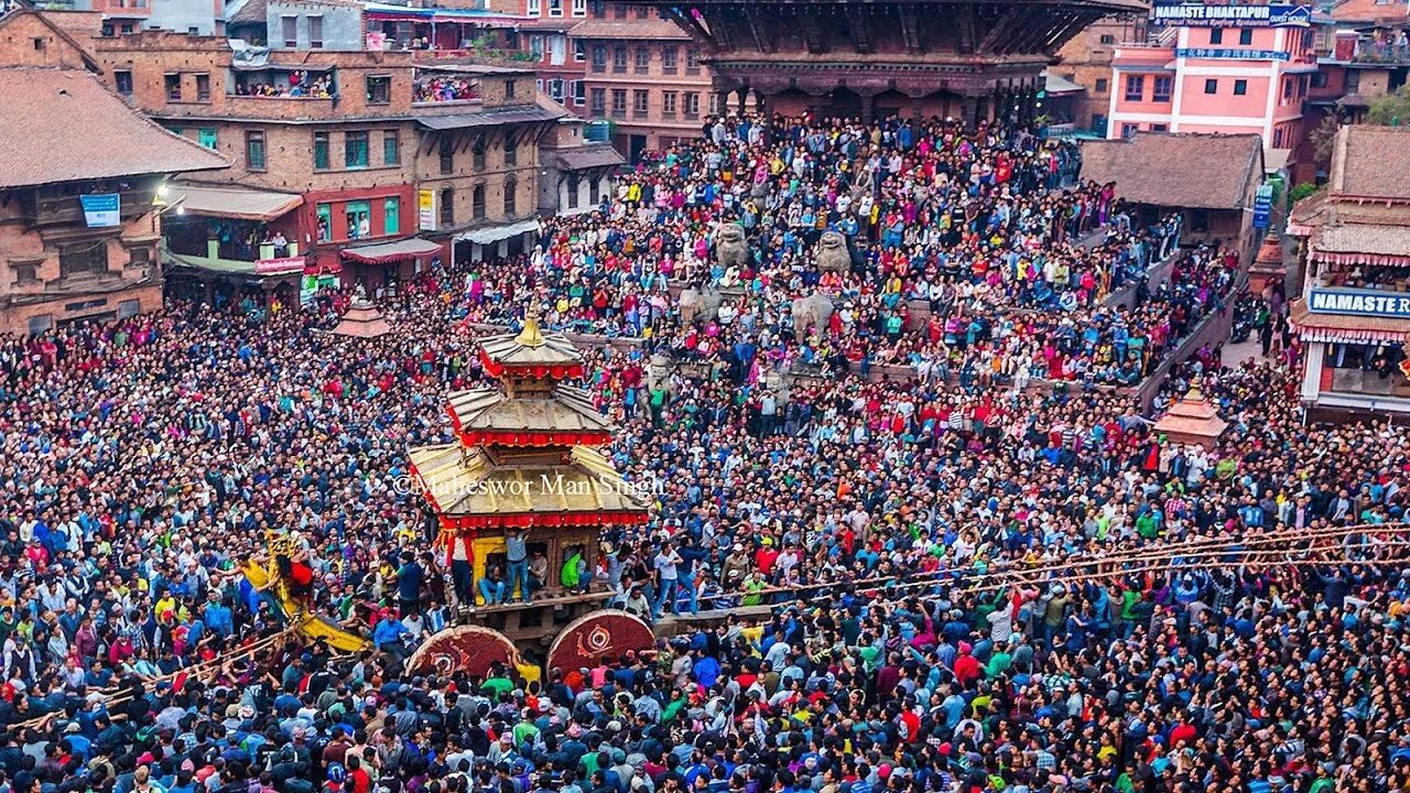 Бискет джатра. Фестиваль бискет джатра бхактапур. бискет джатра в непале. бхактапур непал фестиваль.