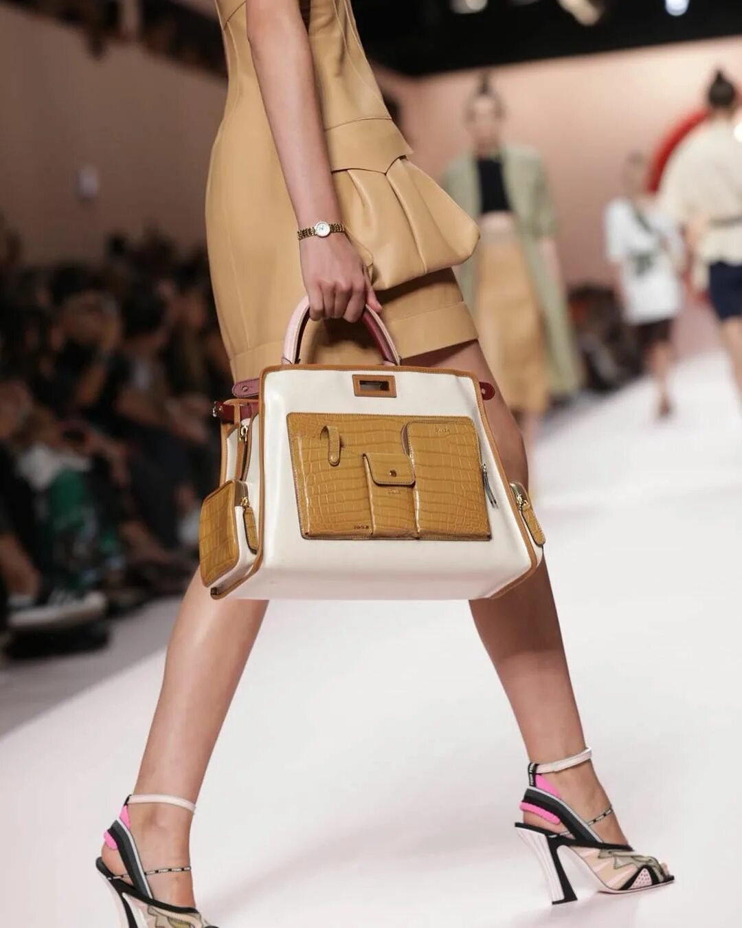 Fendi сумки 2023. Сумки Фенди 2019. Сумки Фенди лето 2021. Сумки Фенди 2022 женские.