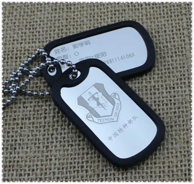 армейский жетон с гравировкой. лазерная гравировка на жетоне. металлический жетон у военных. армейский жетон. металлический армейский жетон.