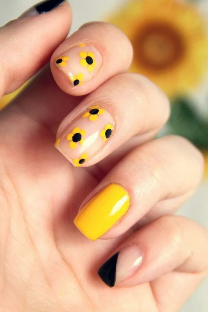 Желтый маникюр. Желтые короткие ногти. Маникюр на короткие ногти желтого цвета. Красивый маникюр на короткие ногти.