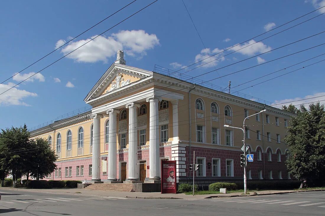 Йошкар олинское училище. Колледж искусств йошкар ола. Йошкар олинское училище. Йошкар-олинское художественное училище. И.