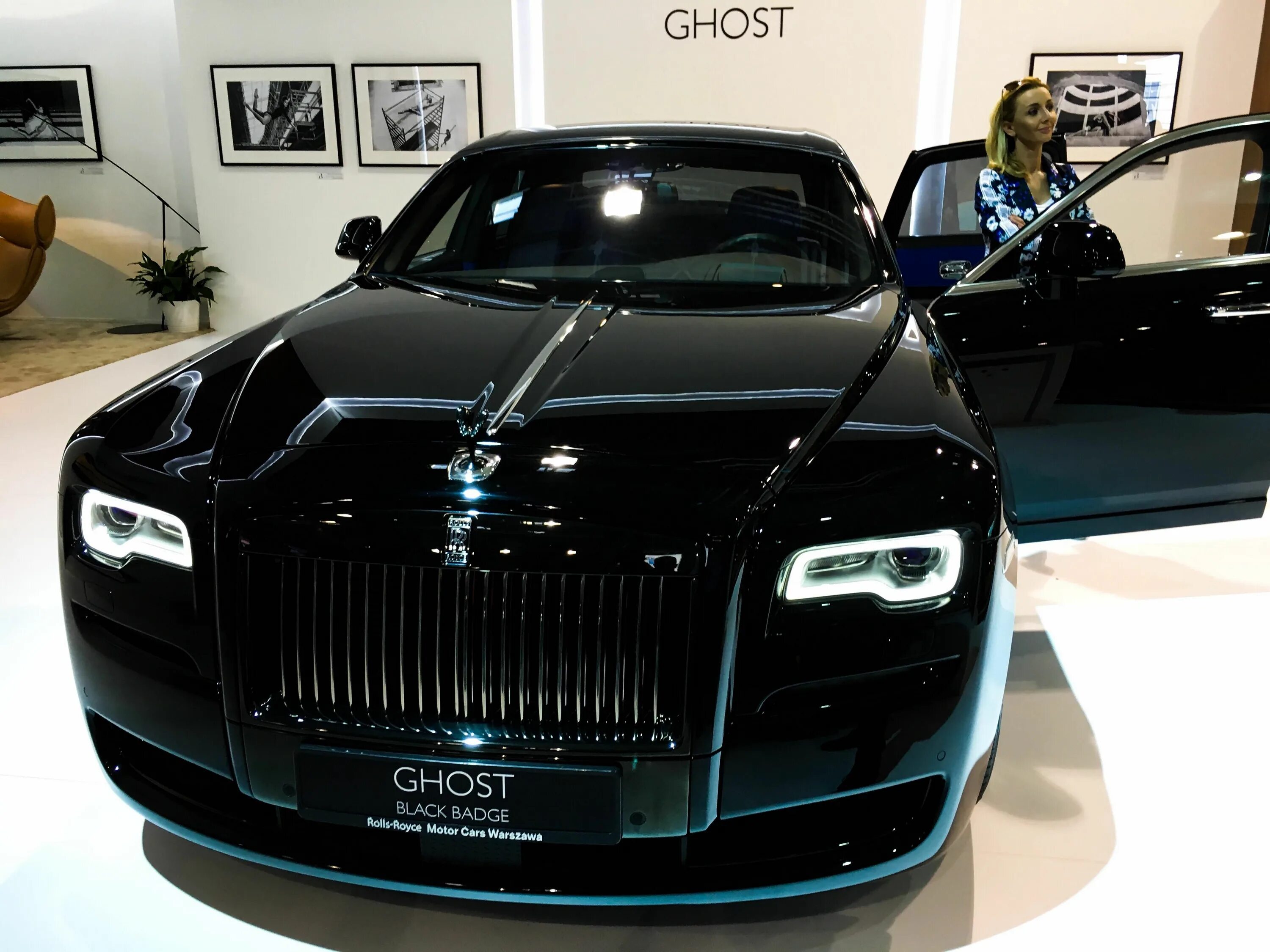 Rolls royce badge. Роллс Ройс Ghost Black badge. Роллс Ройс Black badge. Rolls Royce Ghost Black. Rolls Royce Ghost Black badge.