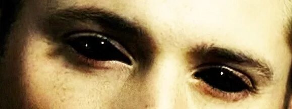 Черные глаза мужские. Люди с полностью черными глазами. Полностью черные глаза.