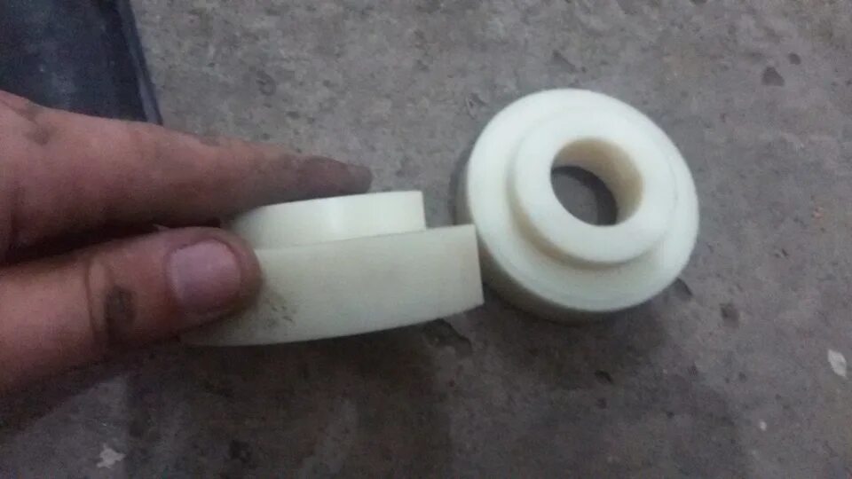 Проставки на заднюю пружину гольф 4. Опора задней пружины поло седан. Проставки под пружины volkswagen polo седан. Проставки под пружины volkswagen polo седан. Проставки задних пружин поло седан.