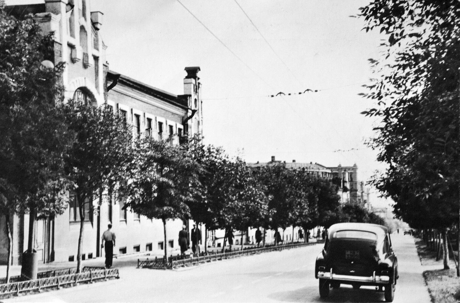 Улица коммуны 1954. Киров коммуны. Г киров перекресток ул ленина и ул московской. Киров коммуны. Киров коммуны.