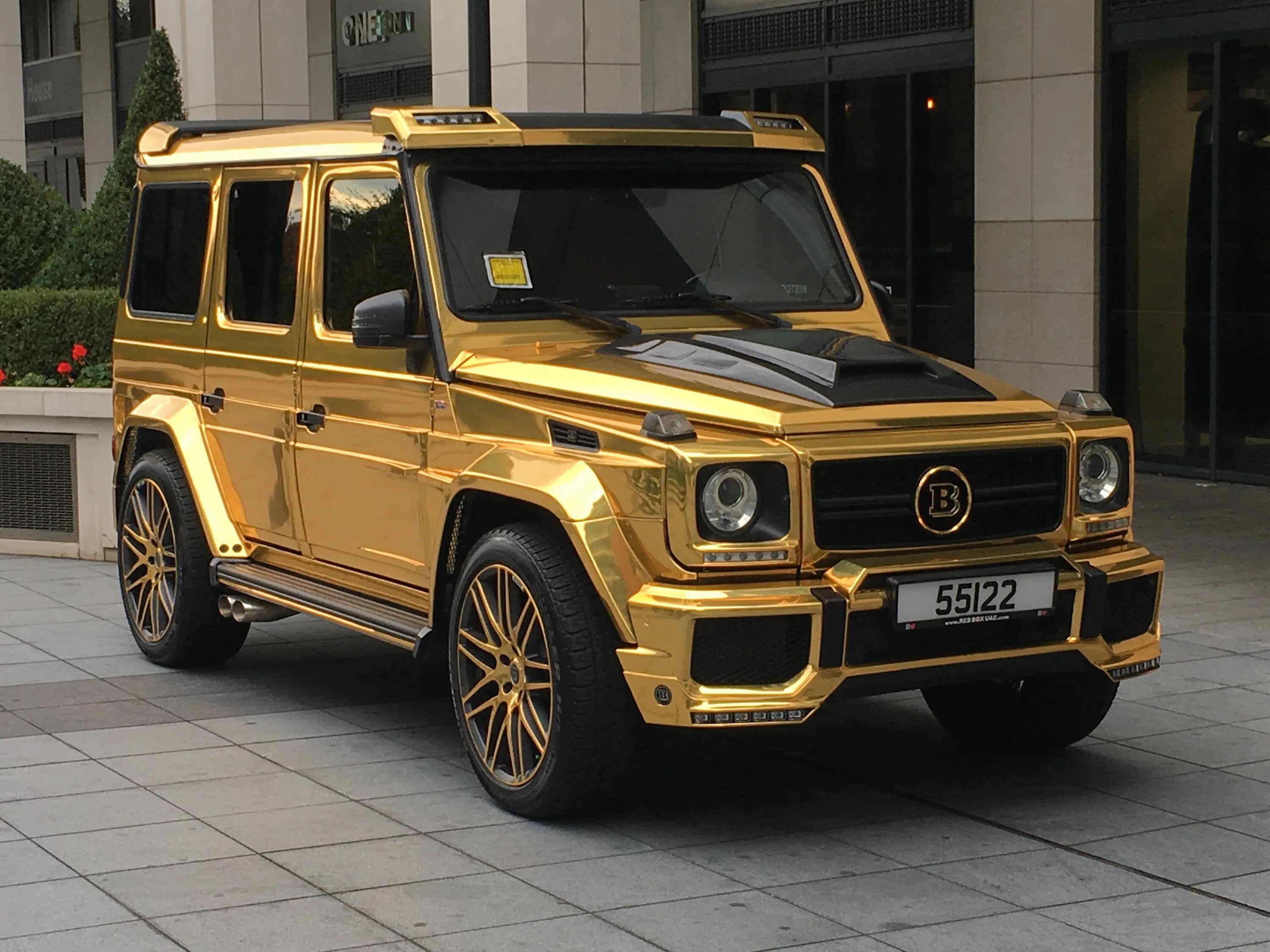 Самой дорогой гелик. G63 AMG Brabus золотой. Мерседес Гелендваген браб. Мерседес Гелендваген Брабус. Гелендваген Брабус золотой.