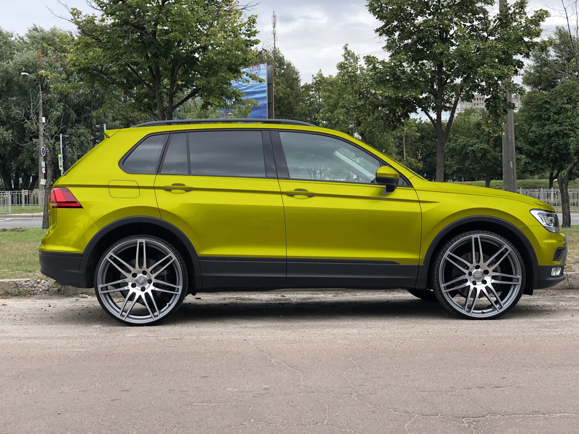 Колеса volkswagen tiguan. VW Tiguan 2 r19. VW Tiguan 2 r20. Volkswagen Tiguan на 21 дисках. Volkswagen Tiguan 2020 диски.