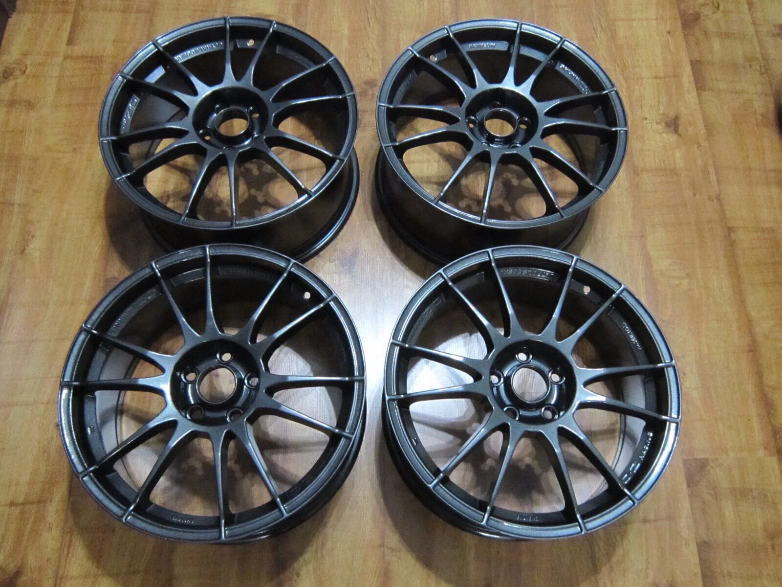 Oz Ultraleggera r18. Диски oz Ultraleggera r18. Oz Ультралеггера r18. Oz Racing Ultraleggera r18.