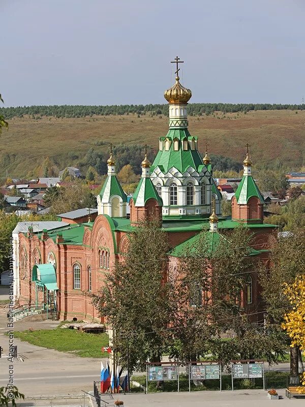 Храм города Михайловск Свердловской области. Михайловск Свердловская область Нижнесергинский район. Вознесенский храм Михайловск Свердловская область.