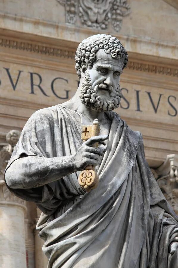Апостол петра молния. Статуя Святого Петра. Статуя апостола Петра в Риме.