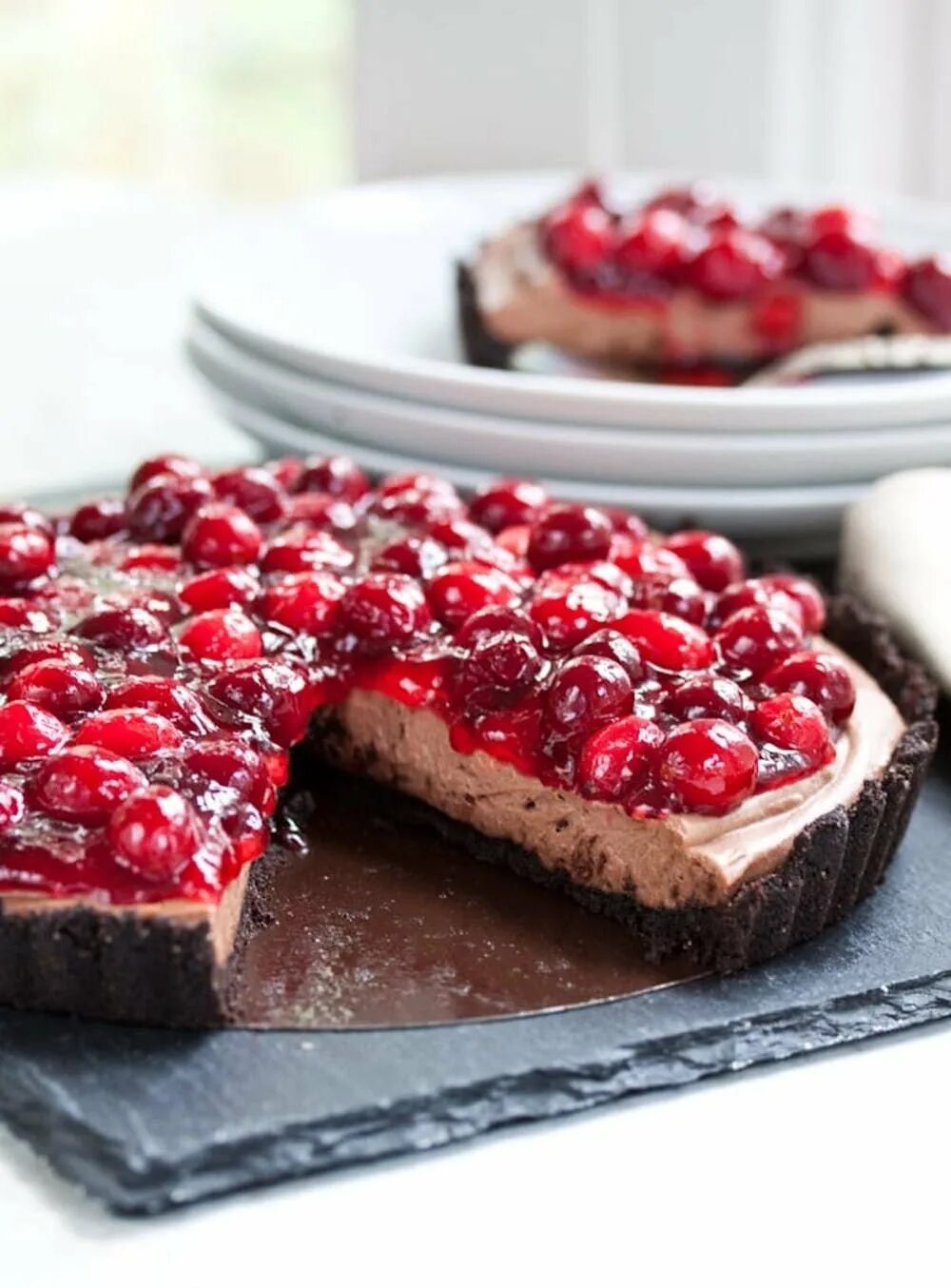 Cranberry Tart крем. Пирог с ягодами. Пирожное тарт с ягодами. Шоколадный пирог с клюквой.