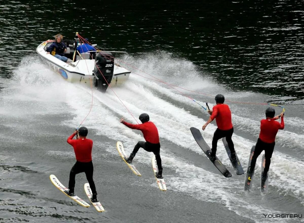 Водные лыжи. Лыжи на воде. Вода спорт. Катания на водных лыжах.