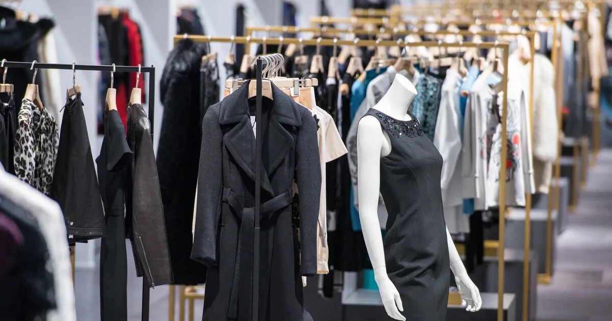 Поставка одежды. Магазин одежды во владимире. Владимирский пассаж изнутри. Зал метис пассаж екб. Секции в магазине.