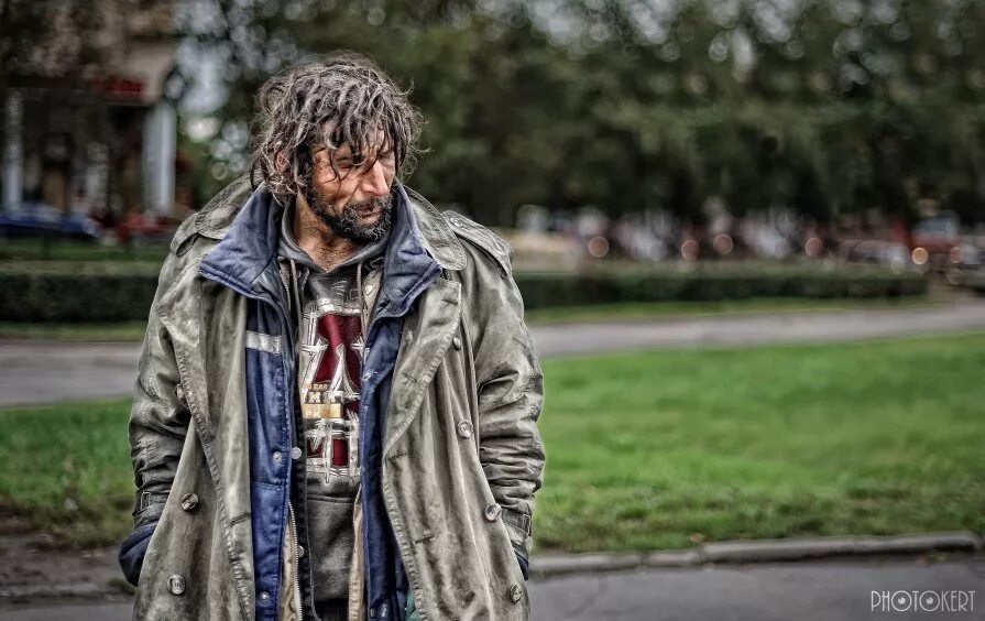 бездомный мужчина