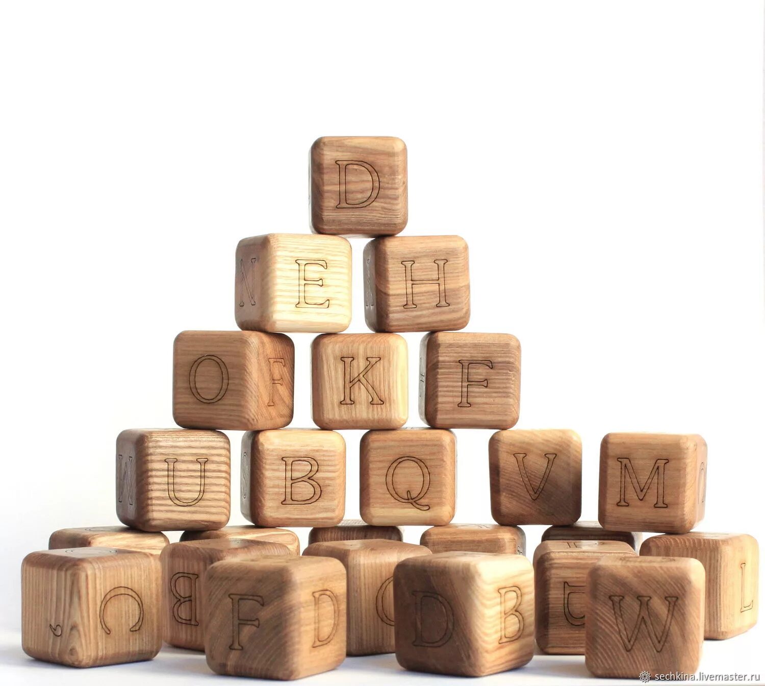 Деревянные кубики купить. Деревянные кубики с буквами. Деревянные кубики "алфавит". Деревянные кубики с английскими буквами. Кубик детский деревянный.