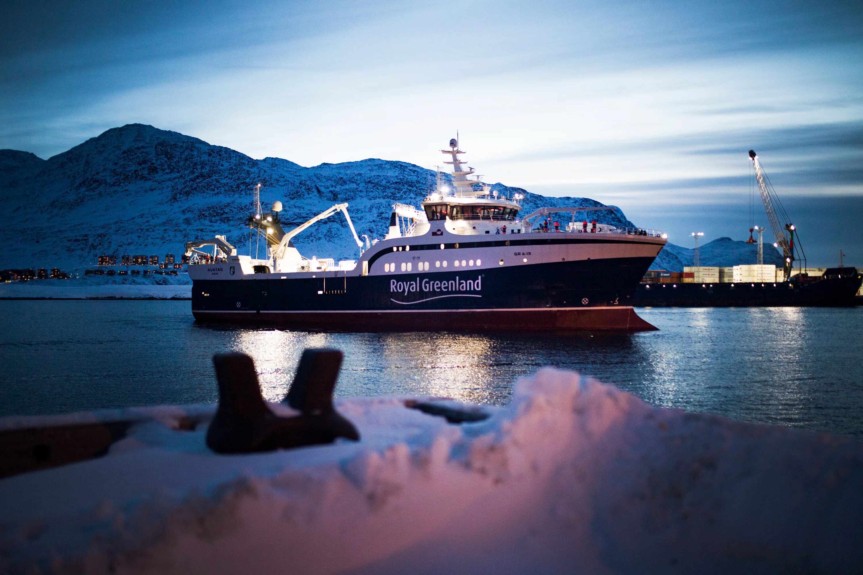 Royal greenland agama. Траулер м0337 викинг. Royal greenland. Royal greenland креветки коробка 5 кг. Траулер викинг.