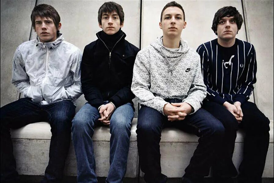 Arctic mp3. Arctic monkeys. фотосессия arctic monkeys. фото арктик мfнкис. группа манкис.