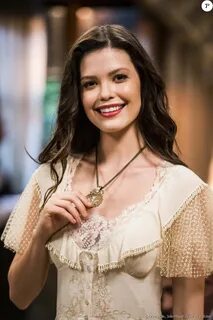 Maria Vitória (Vitória Strada) é pedida em casamento por Fernão (Jayma.