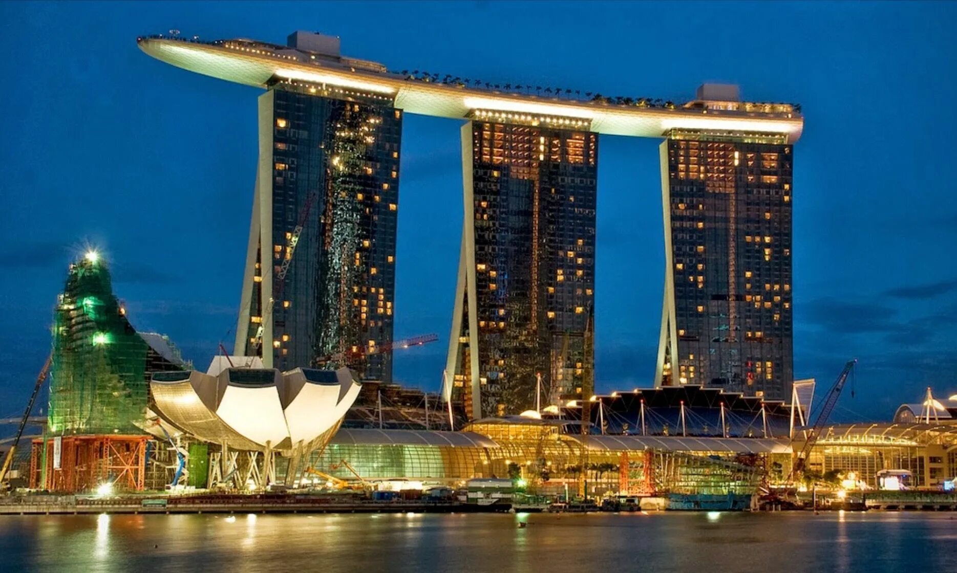 Самый дорогой город для жизни. Отель Marina Bay Sands в Сингапуре.