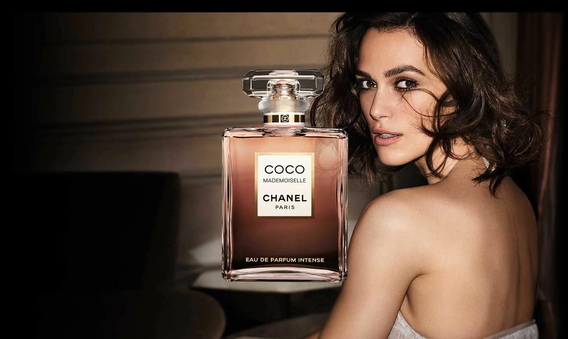 Сильный запах аромата. Chanel Coco Mademoiselle intense. Dior Coco Mademoiselle. Coco Mademoiselle Chanel 2011.