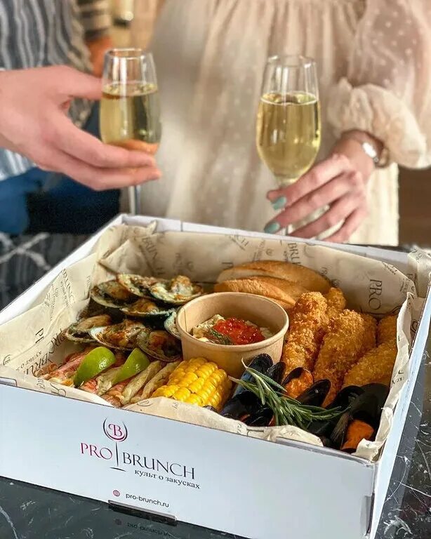 Лирато бранч. Про бранч кейтеринг. Бранч баварский. Про бранч кейтеринг. Бранч коробки с едой.