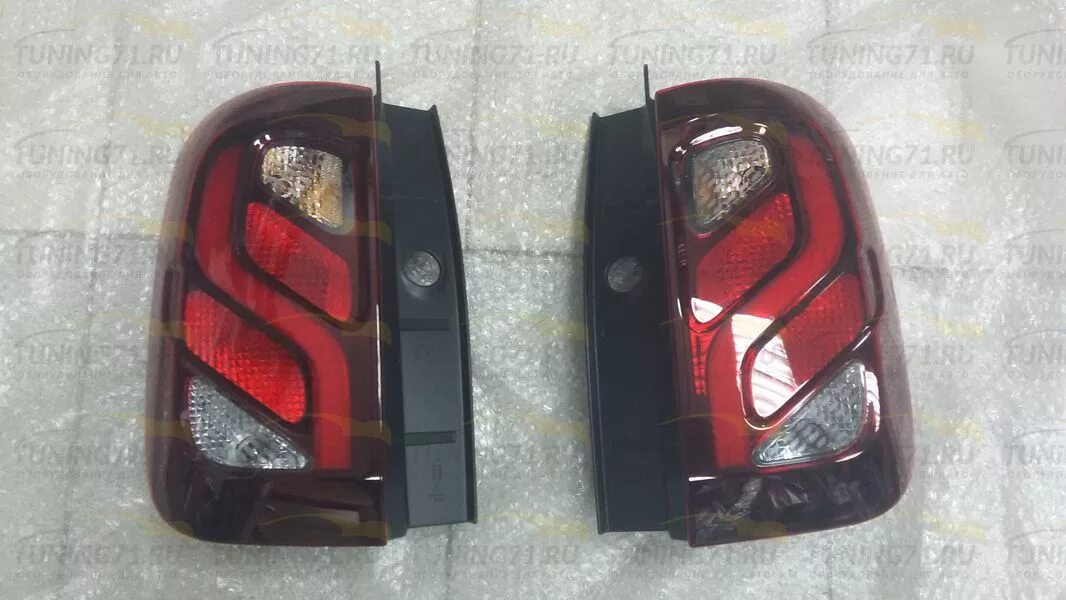 Задний левый фонарь Рено Дастер 2015. Задний фонарь Дастер 2. Renault Duster задние фонари. Фонарь задний левый Рено Дастер 2021.
