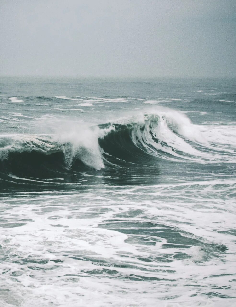 Грустью море не. Море грусть. Океан грусть. Пасмурное море. Печальное море.