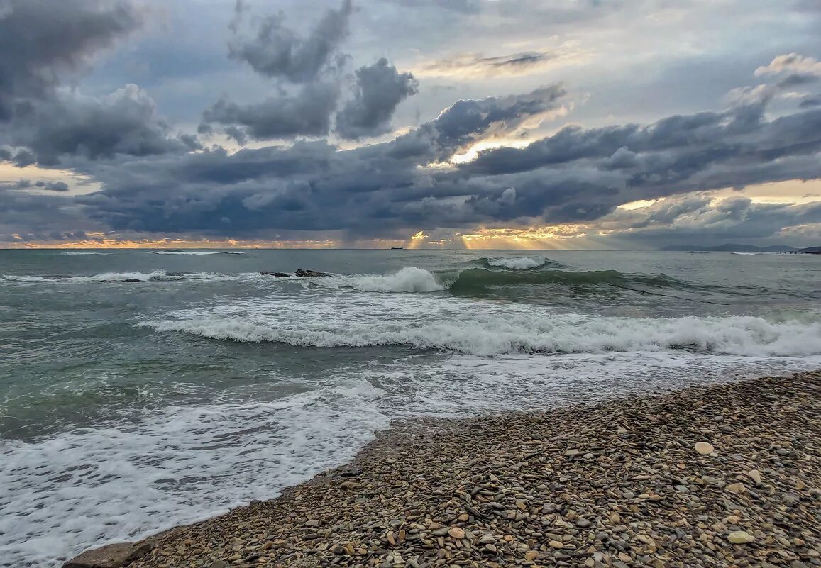 Почему закрыли море. Черное море. Берег черного моря. Чогне море. Чернрное море.