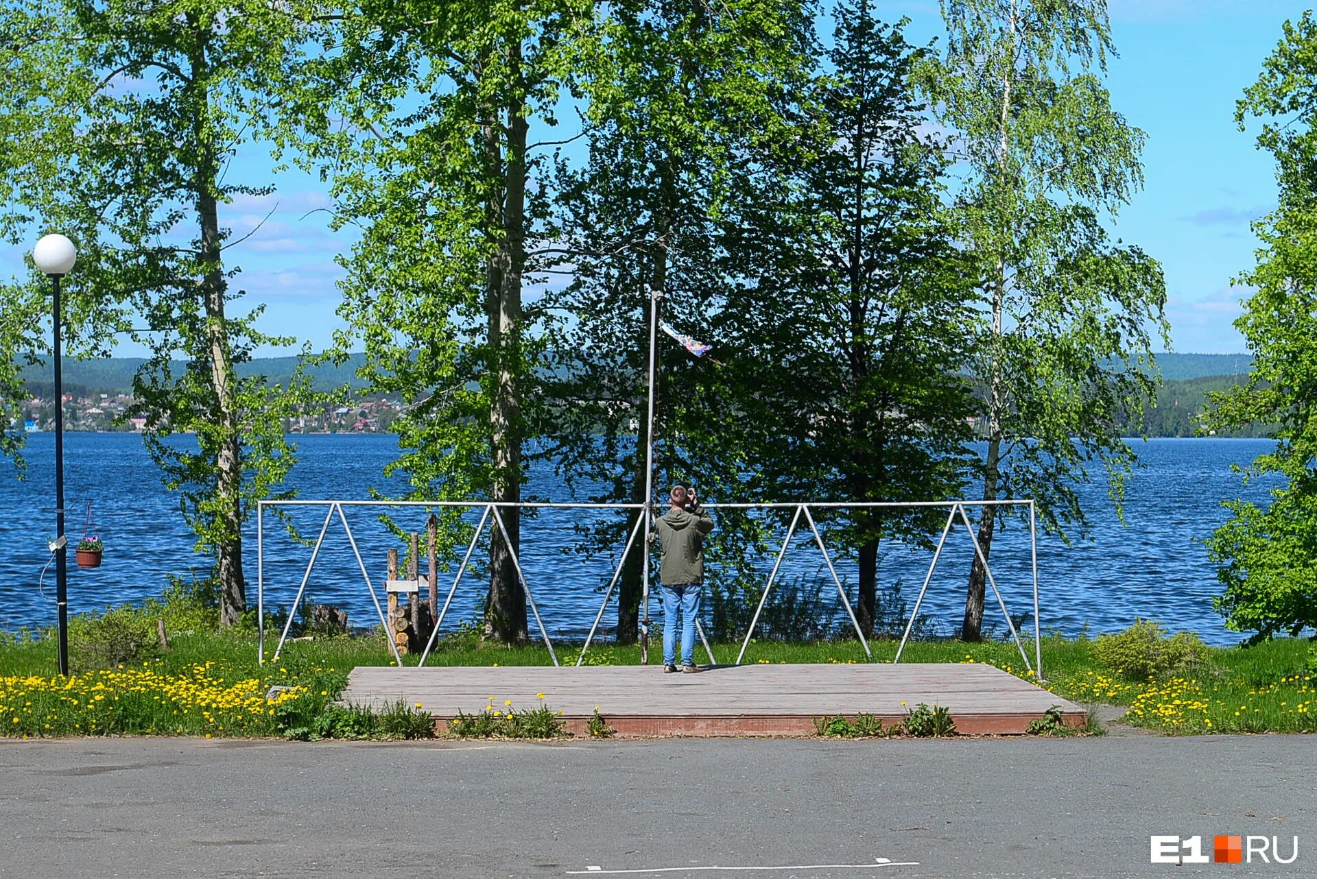 Екатеринбург. Каменный цветок таватуй. Каменный цветок таватуй. Лагерь каменный цветок таватуй. Каменный цветок озеро таватуй.