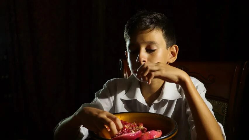 Хангри бойс. Hungry little. Boy with Pomegranate. Hungry boy animate image. Hungry boys