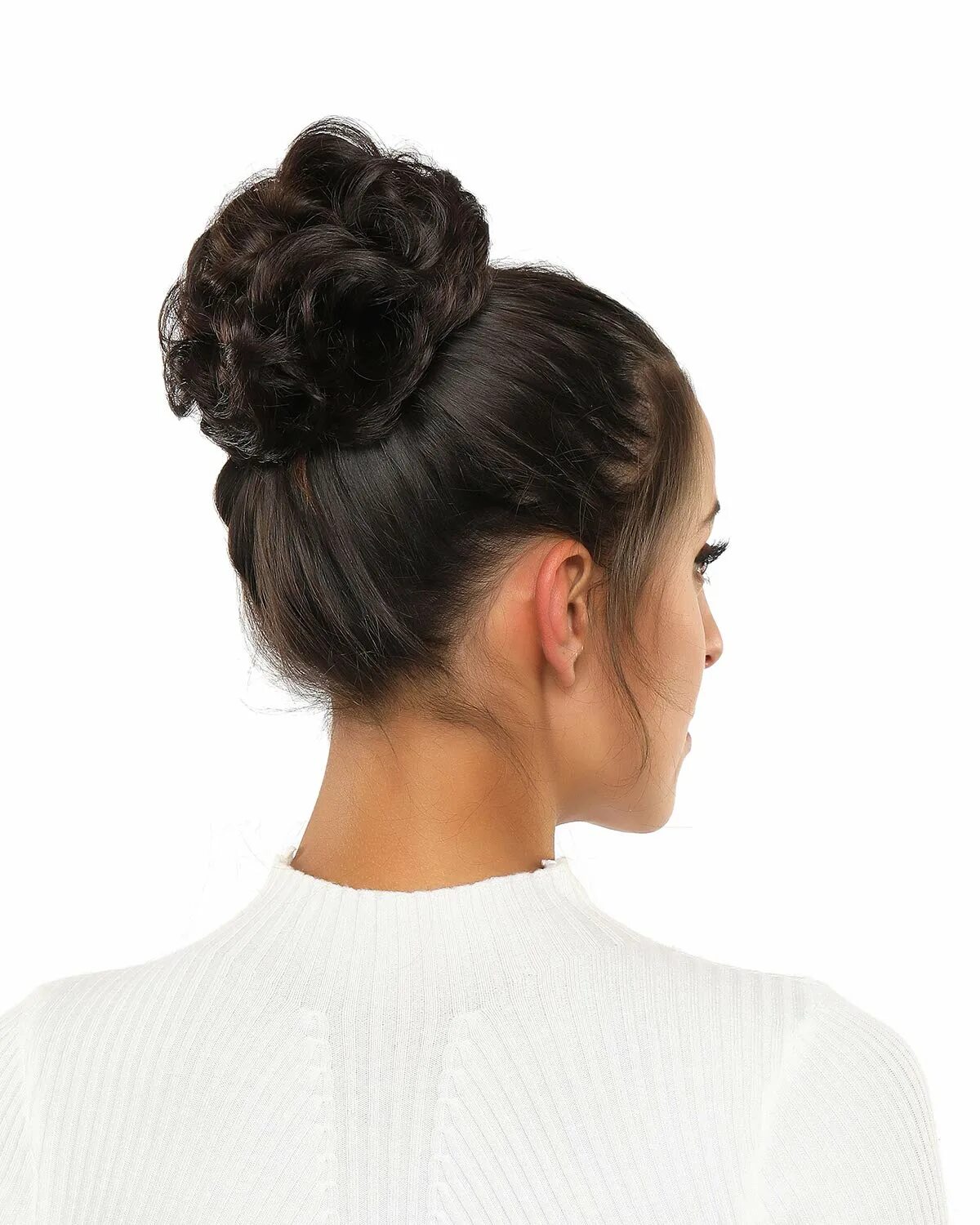 Резиновый пучок песня. Резинка для волос messy Rose bun. Прическа messy bun. Резинка из волос для пучка. Объемный пучок.