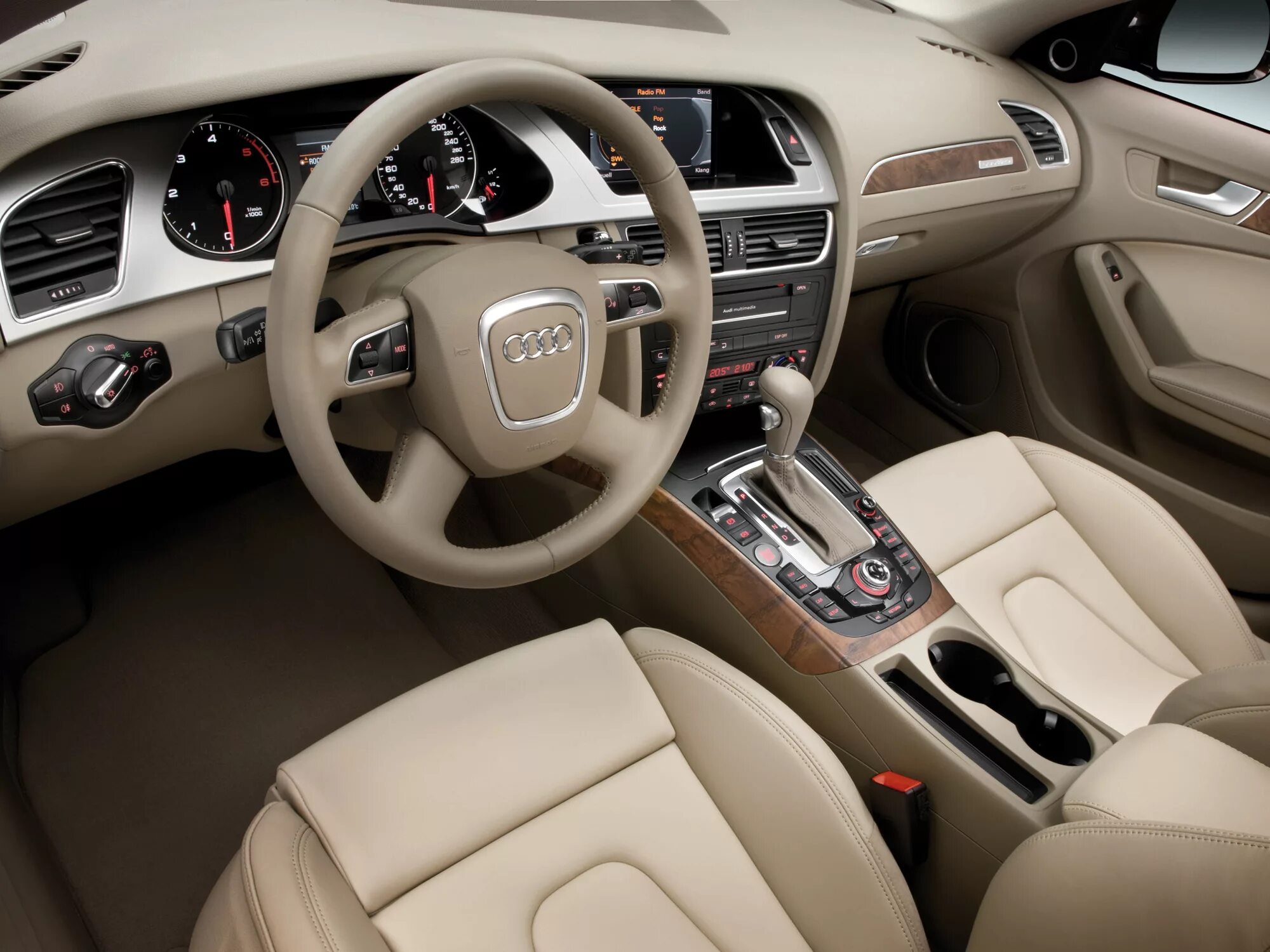 ауди а4 светлый салон. Audi a4 interior. Audi a4 2008 салон. Q b8. Q b8.