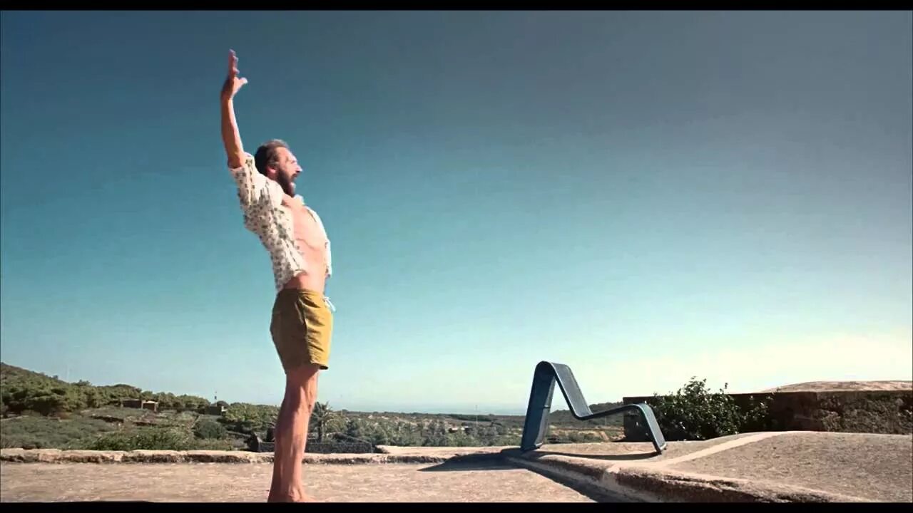 Всплеск 2016. Большой всплеск трейлер. больший всплеск. a bigger splash official trailer. рэйф файнс голый в фильме всплеск.