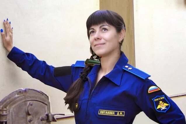 Руководитель службы контроля. Женщина в синей военной форме. служба специального контроля министерства обороны. контролер женщина. комендант женщина.