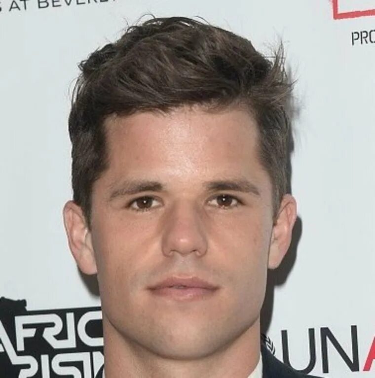 Чарли карвер рэтчед. Чарли карвер 2022. Макс карвер. Чарли карвер фото. Charlie carver.
