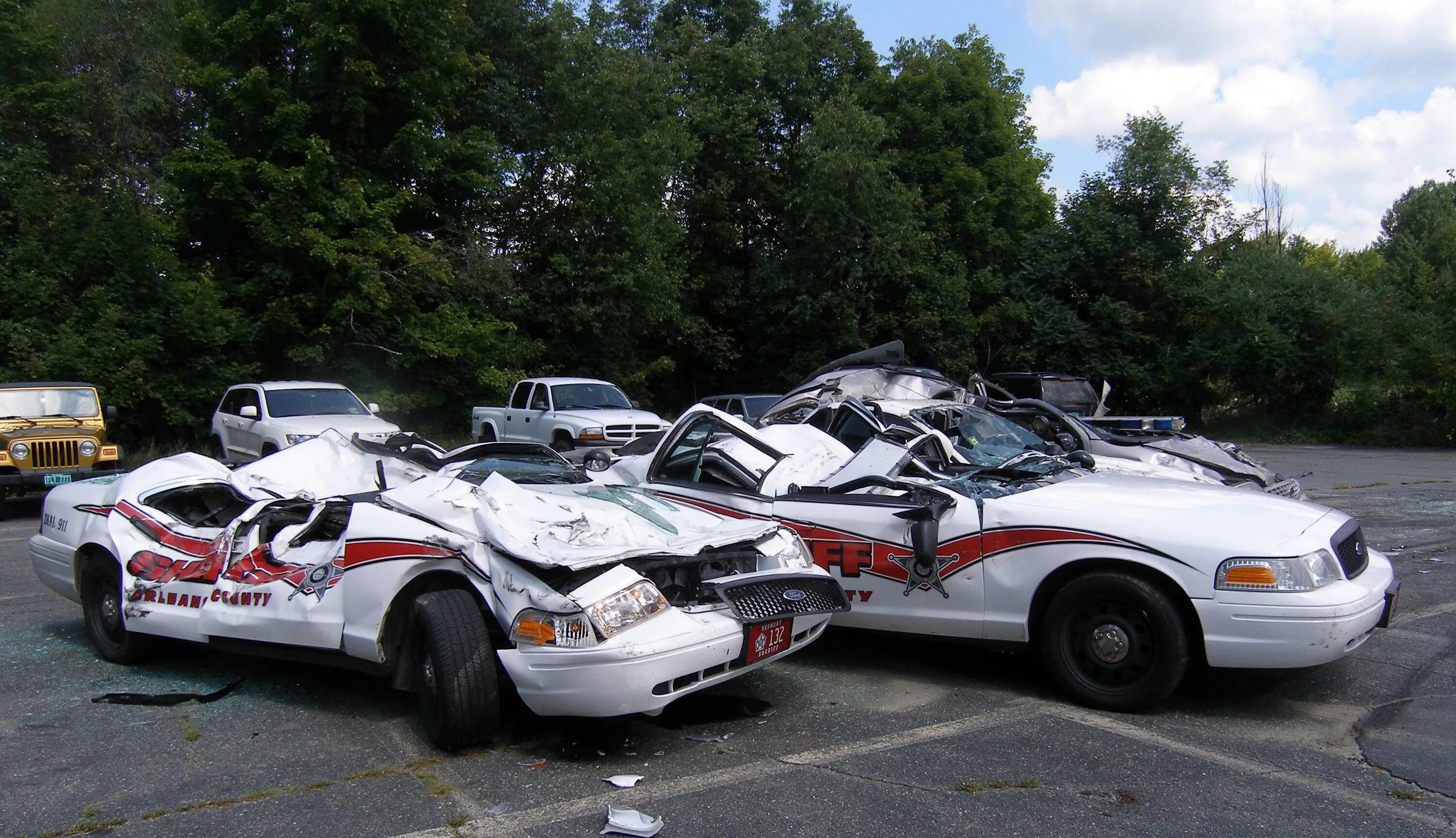 Разбитая Полицейская машина США. Разбитые машины полиции США. Пазьмтая Полицейская машина США. Разбитые полицейские машины