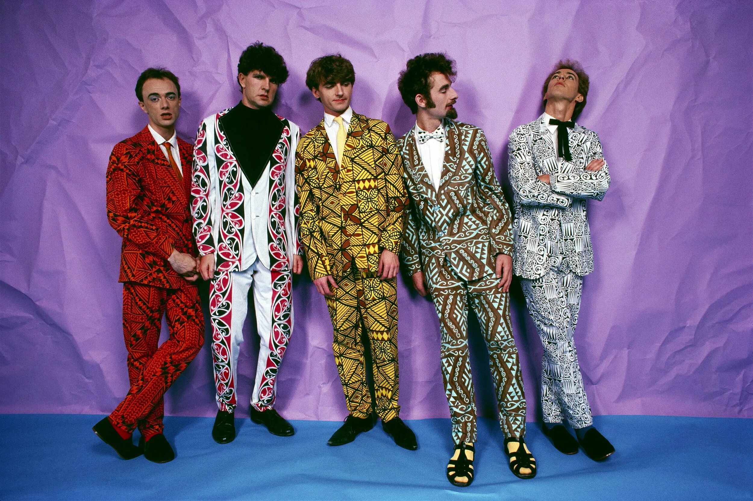 Wave mode. Split enz группа. нью вейв стиль. new wave стиль одежды. новая волна стиль музыки.