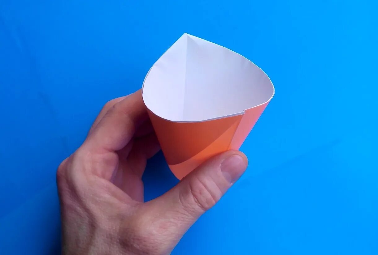 Бумажный стаканчик оригами. Конструирование стаканчик. Складывание из бумаги стаканчика. Стакан из бумаги оригами. Стакан на листе бумаги