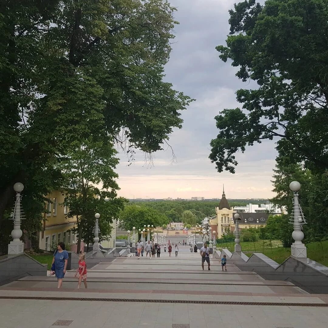 Лестница на набережной Брянск. Набережная Брянск ступени. Брянск новая набережная. Набережная Брянск фото. Подслушано жуковка брянская область