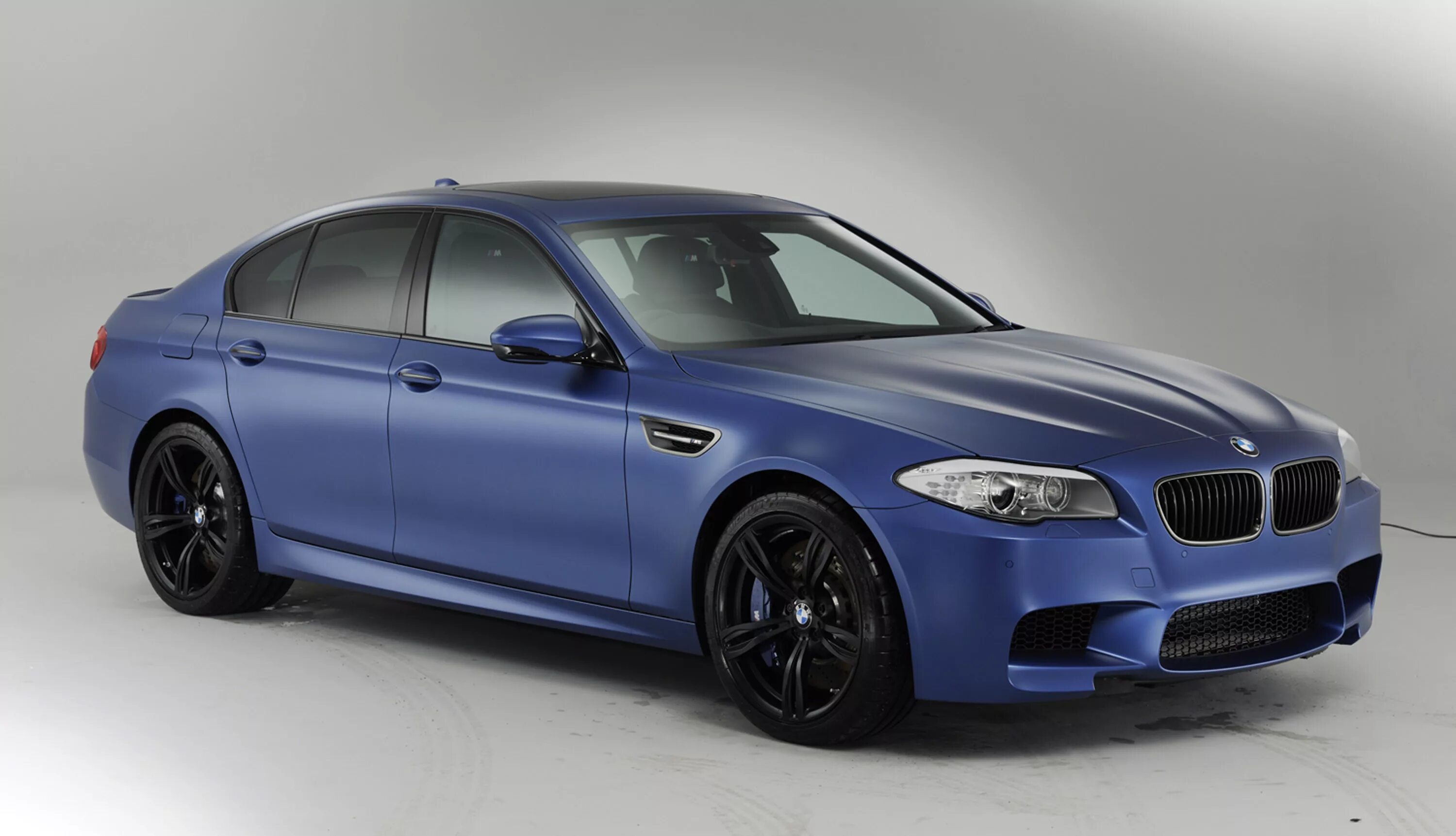 Модели м 5. BMW m5 2012. BMW m5 f10 2012. BMW 5 f10 m Performance. BMW m5 f10 синяя.