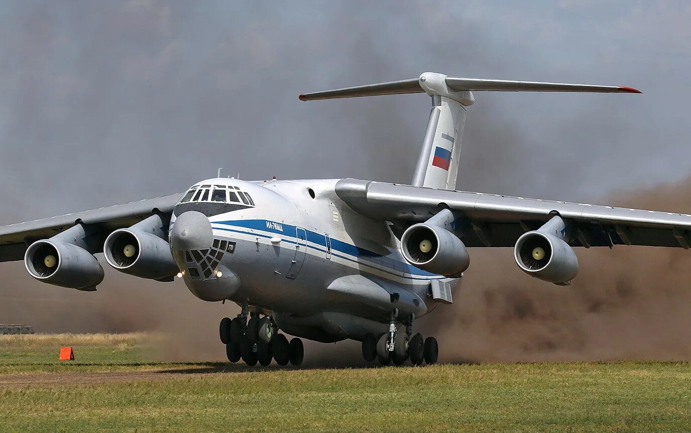 Самолеты ил купить. Самолет ил 76. Ил-76 военно-транспортный самолёт. Военный самолет ил 76. Ил-76мд-90а.