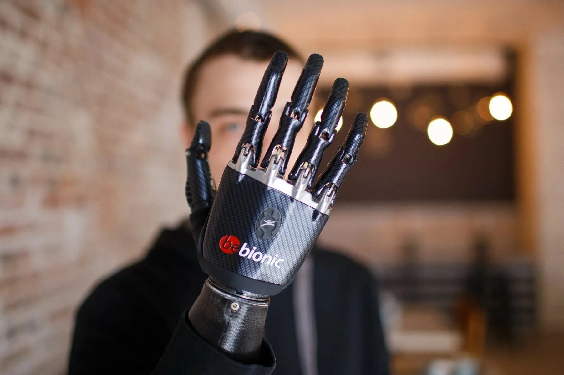 Бионическая рука bebionic. Бионические протезы bebionic. Протез кисти bebionic. Бионический протез руки bebionic.