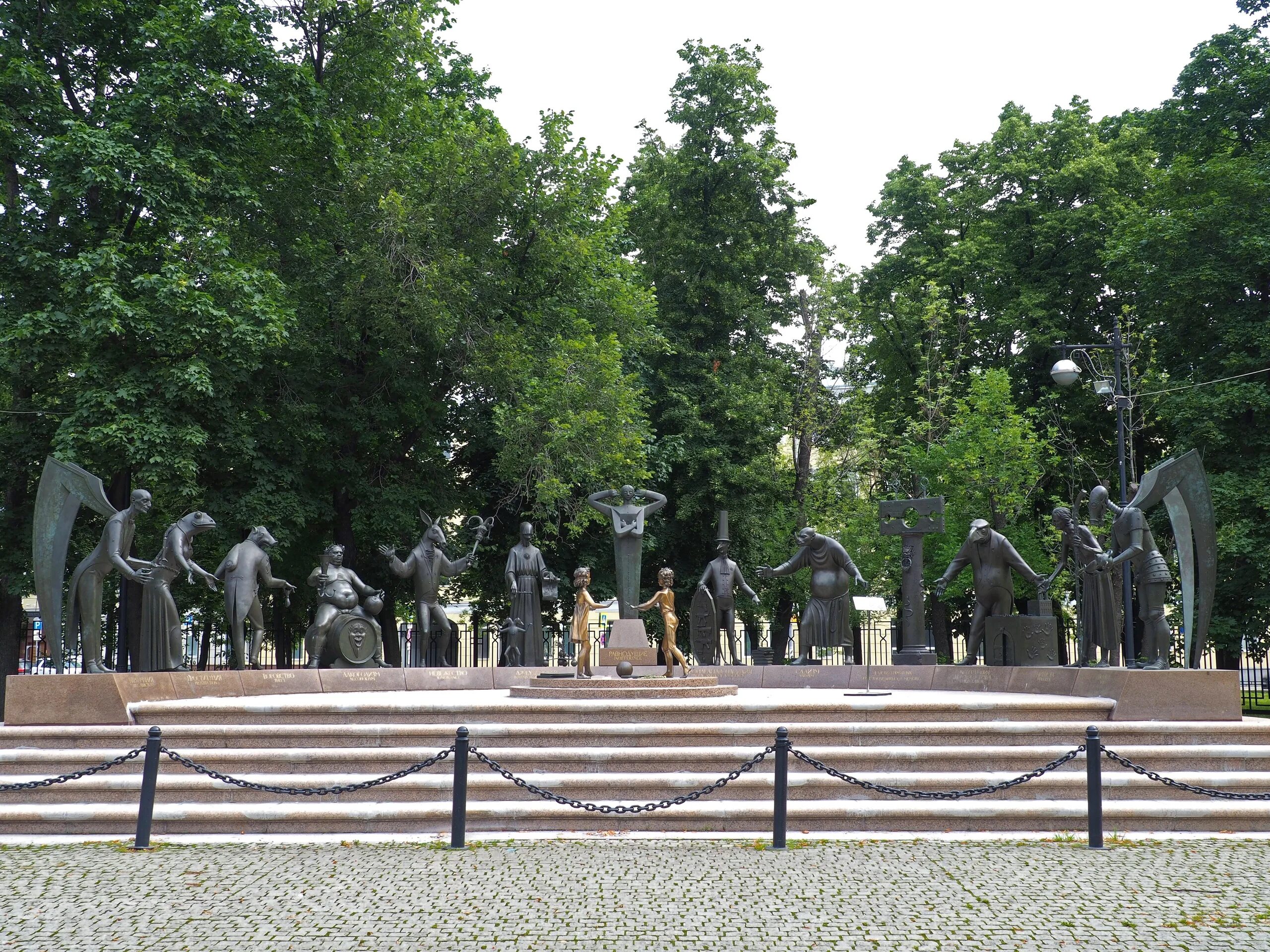 Музеон Главная аллея скульптура Георгия Победоносца. Кучково поле музеон