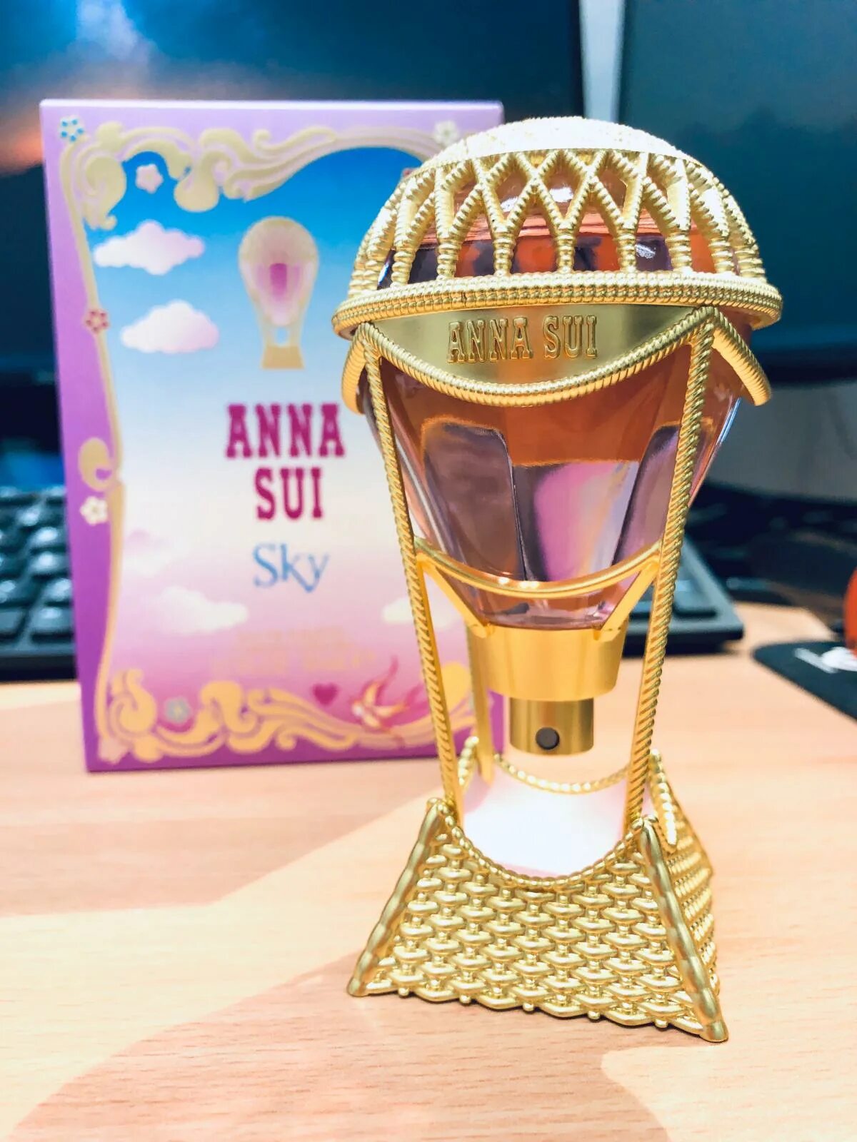 Anna sui Sky. Sky Anna sui + косметичка. Anna sui cosmic sky