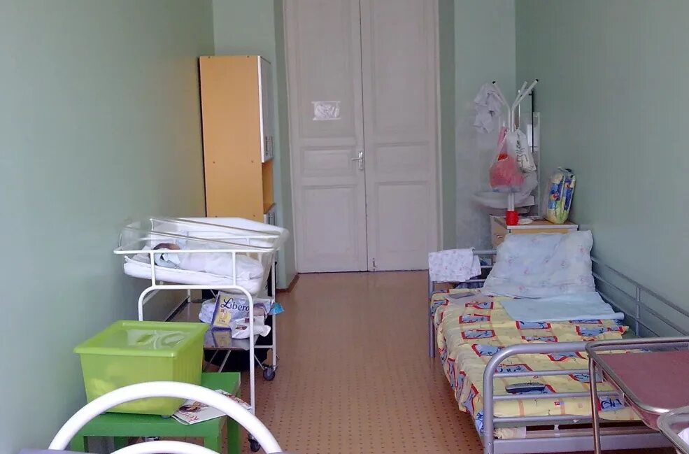 Палаты нии иваново. Палата в роддоме. Родильный дом при гкб 20 москва. Фото роддомов платных палат. Фото роддомов платных палат.