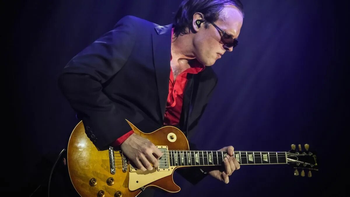 Джо бонамасса. Джо бонамасса 2021. Фабрицио бонамасса стильяни. Joe bonamassa фото. Bonamassa joe "royal tea".
